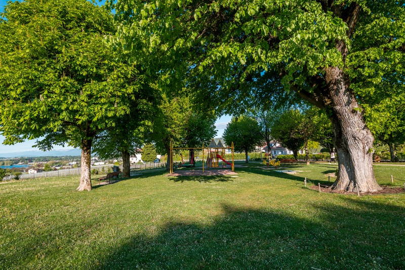 ambiance-perroy-place-jeux